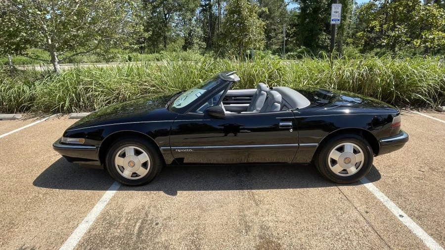 1990 Buick Reatta - Image 18 of 31