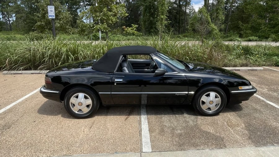 1990 Buick Reatta - Image 2 of 31