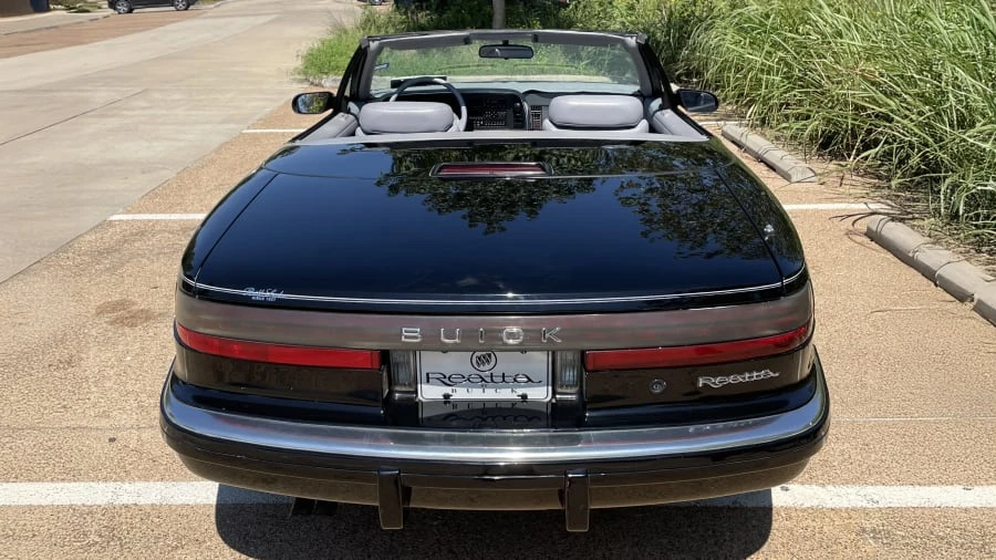 1990 Buick Reatta - Image 11 of 31