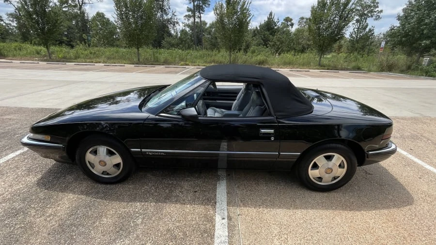 1990 Buick Reatta - Image 17 of 31