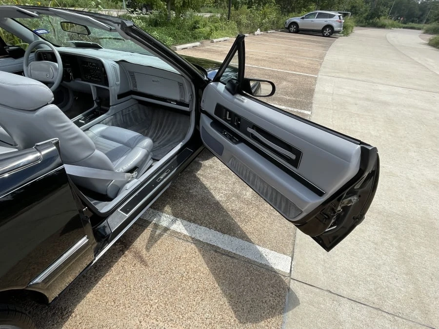 1990 Buick Reatta - Image 27 of 31