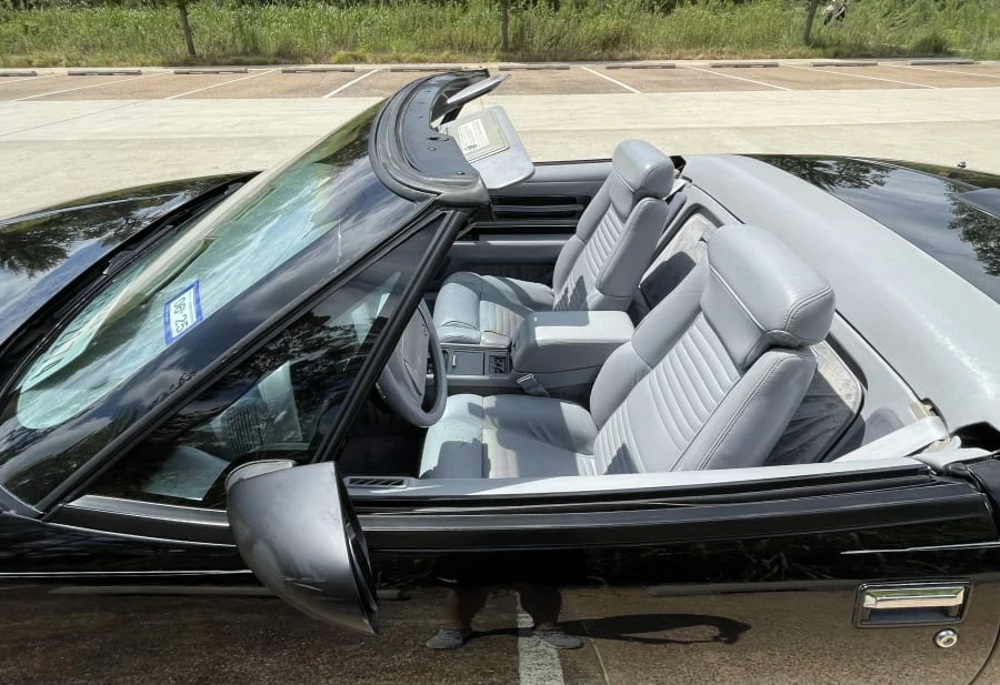 1990 Buick Reatta - Image 28 of 31