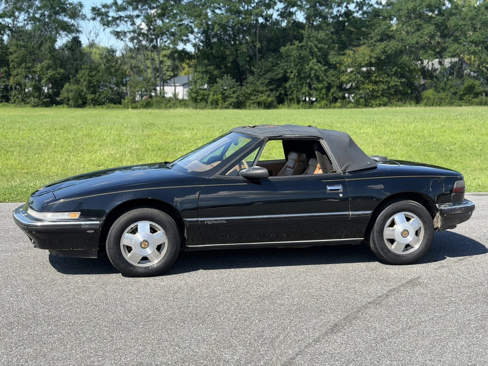 1990 Buick Reatta - Image 18 of 31