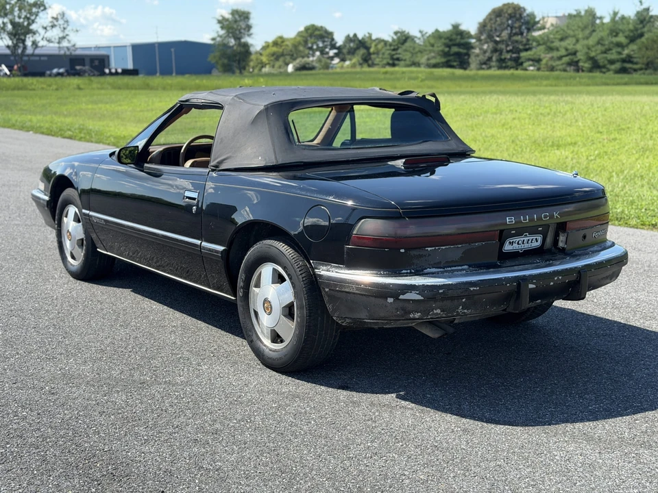1990 Buick Reatta - Image 12 of 31