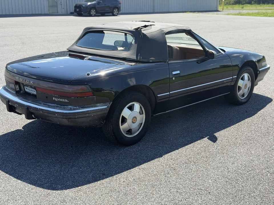 1990 Buick Reatta - Image 9 of 31