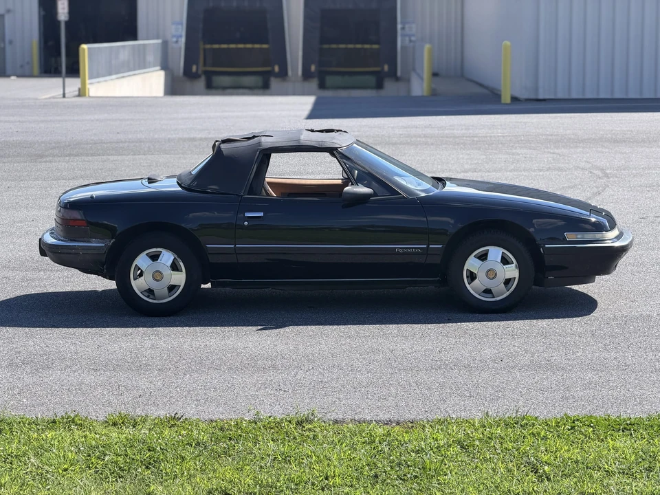 1990 Buick Reatta - Image 8 of 31