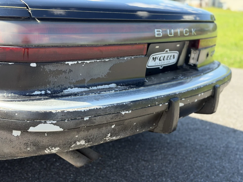 1990 Buick Reatta - Image 25 of 31