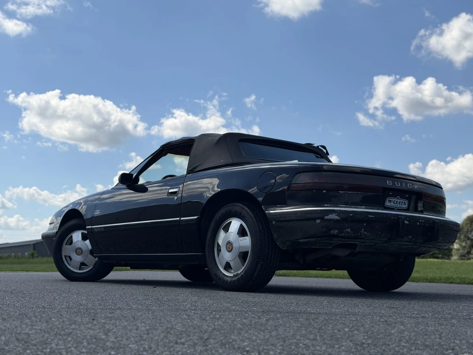 1990 Buick Reatta - Image 15 of 31
