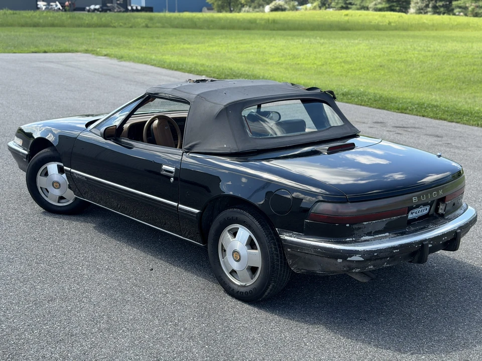 1990 Buick Reatta - Image 13 of 31