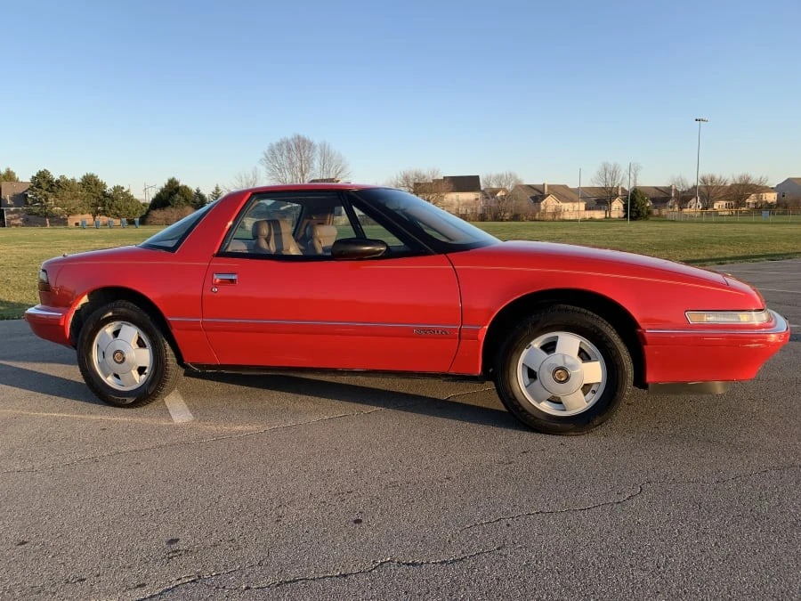 1990 Buick Reatta - Image 2 of 12