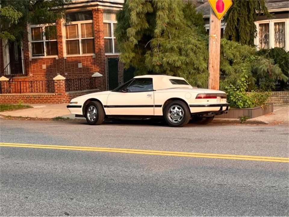 1990 Buick Reatta - Image 3 of 18