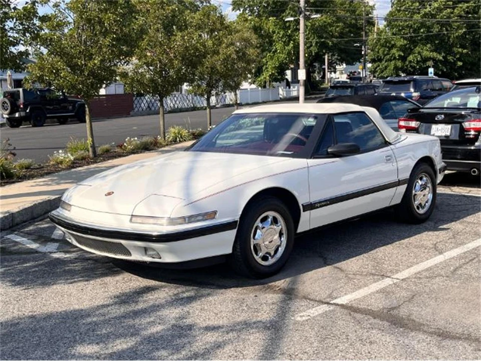 1990 Buick Reatta - Image 5 of 18