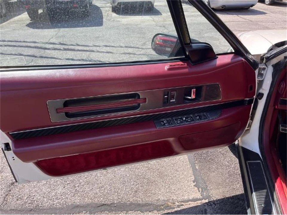 1990 Buick Reatta - Image 7 of 18