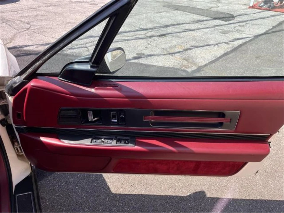 1990 Buick Reatta - Image 13 of 18