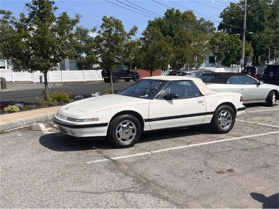 1990 Buick Reatta - Image 14 of 18