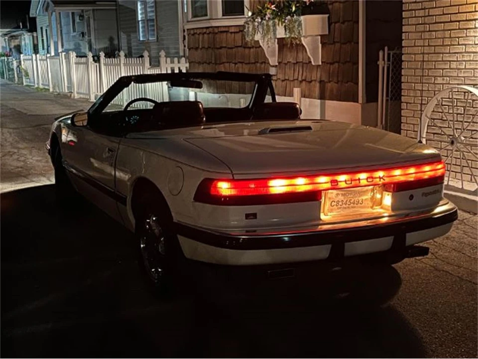 1990 Buick Reatta - Image 15 of 18