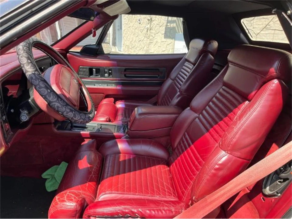 1990 Buick Reatta - Image 3 of 30