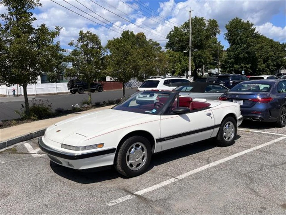 1990 Buick Reatta - Image 2 of 30