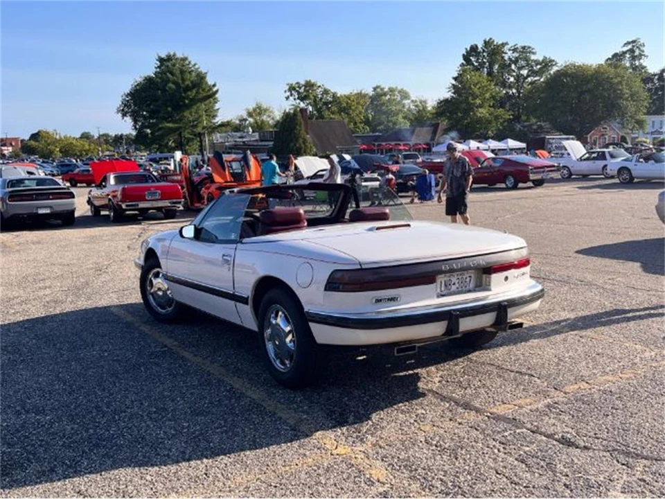 1990 Buick Reatta - Image 13 of 30