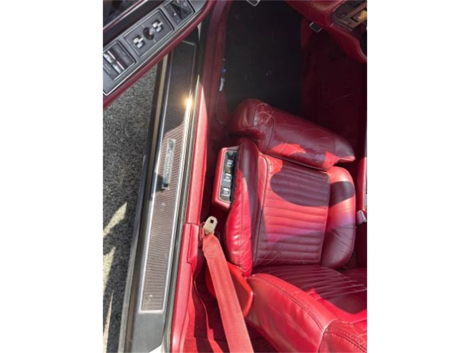 1990 Buick Reatta - Image 19 of 30