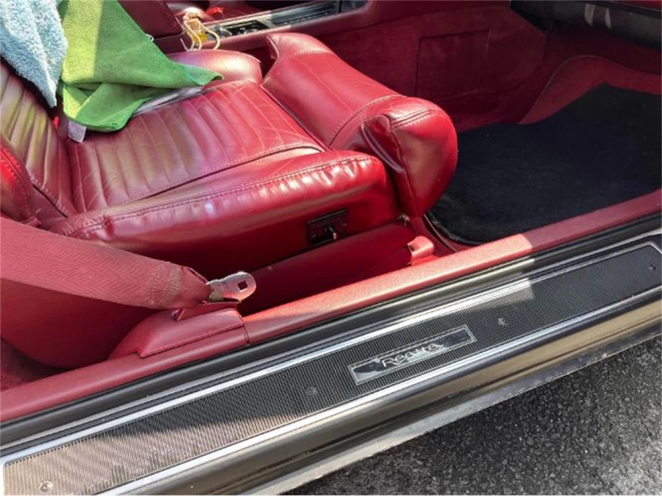 1990 Buick Reatta - Image 26 of 30