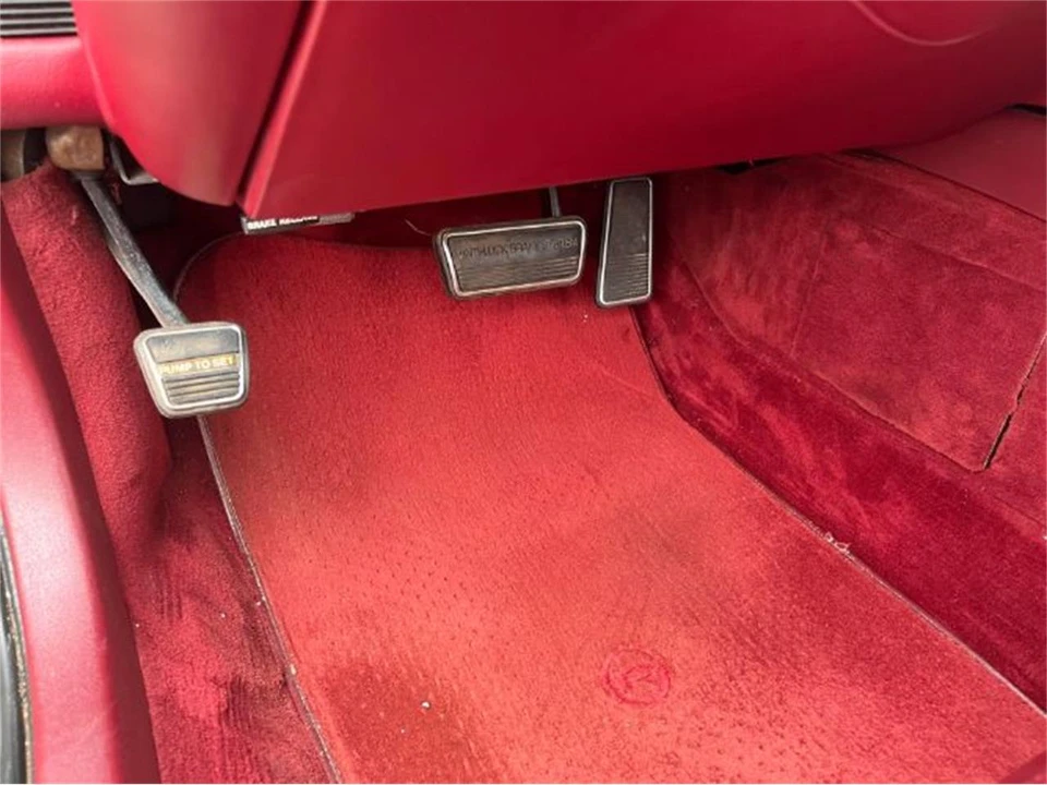 1990 Buick Reatta - Image 28 of 30