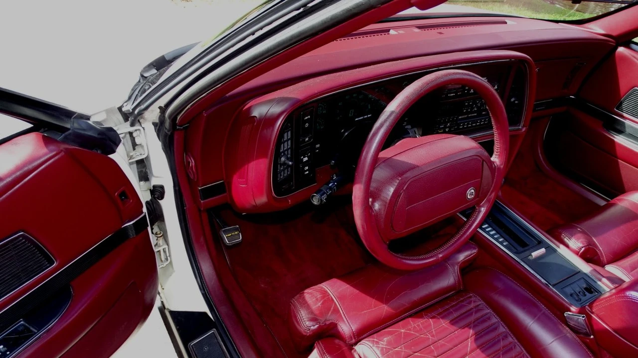 1990 Buick Reatta - Image 16 of 24