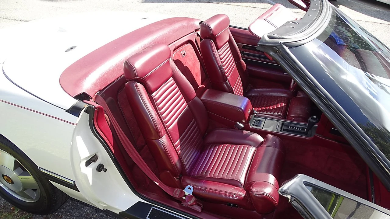 1990 Buick Reatta - Image 19 of 24