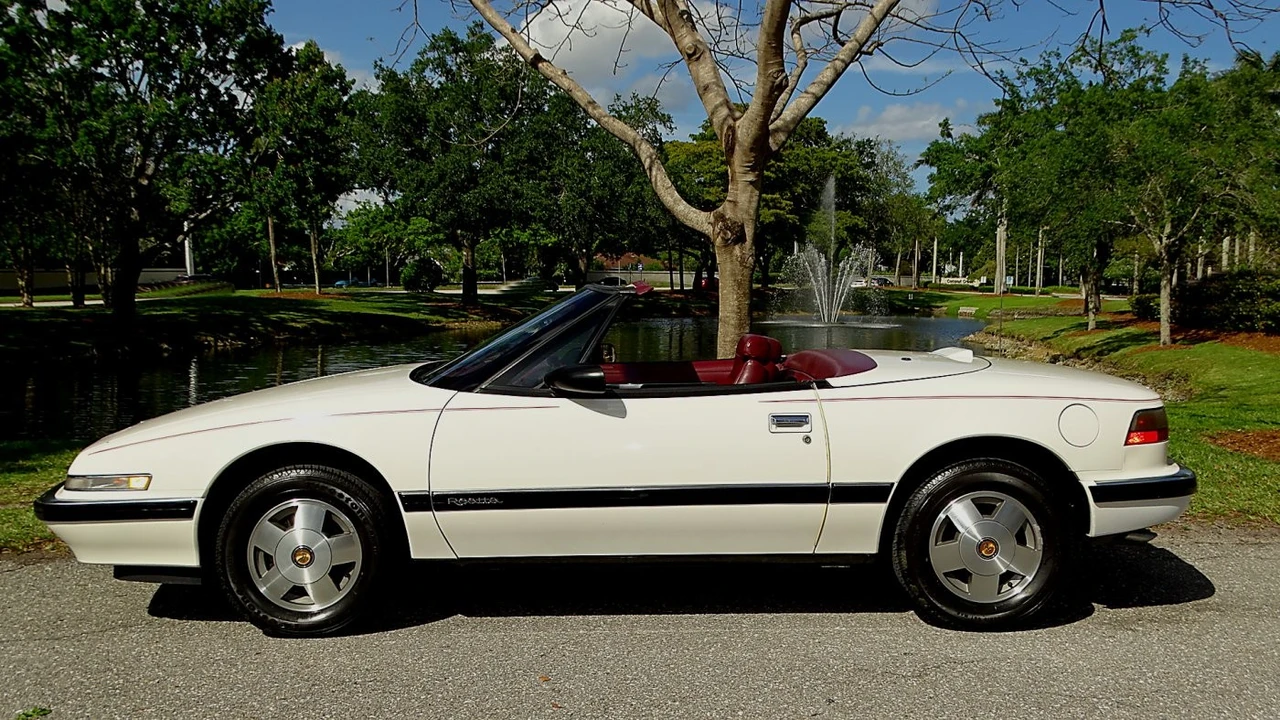 1990 Buick Reatta - Image 2 of 24