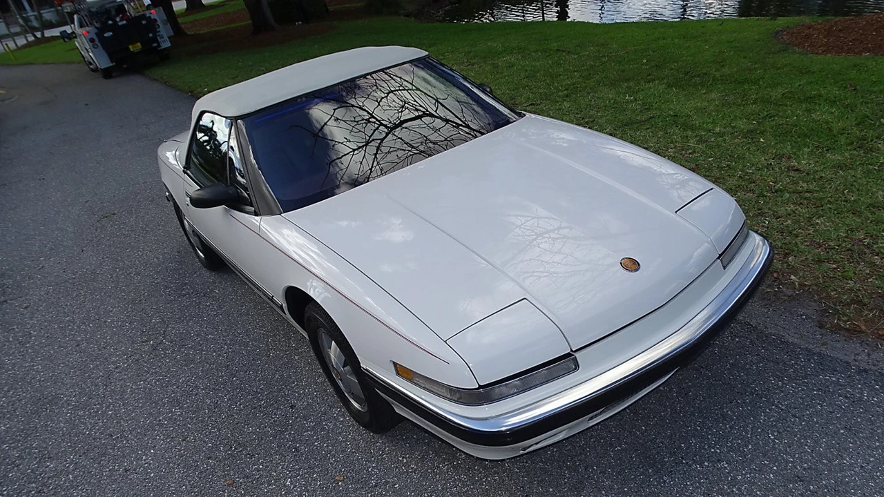 1990 Buick Reatta - Image 8 of 24