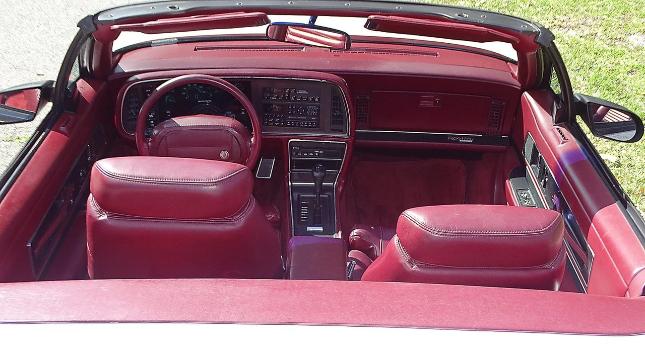 1990 Buick Reatta - Image 13 of 24