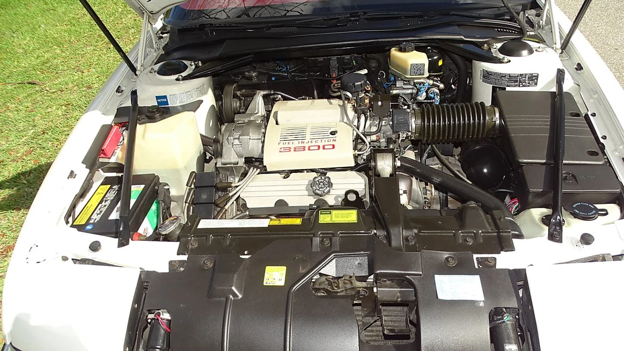 1990 Buick Reatta - Image 22 of 24