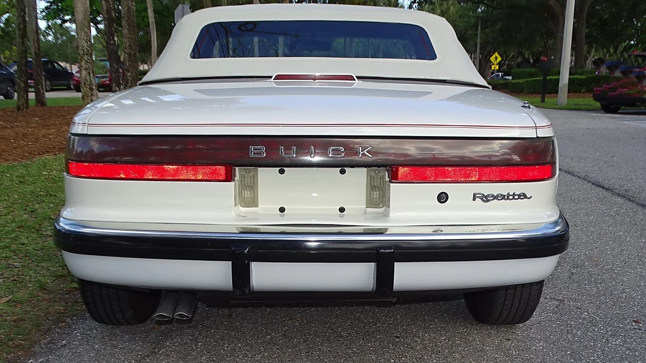 1990 Buick Reatta - Image 11 of 24