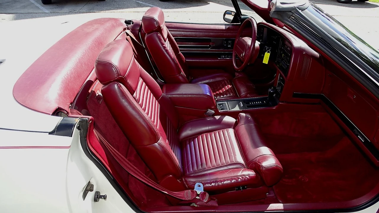 1990 Buick Reatta - Image 17 of 24
