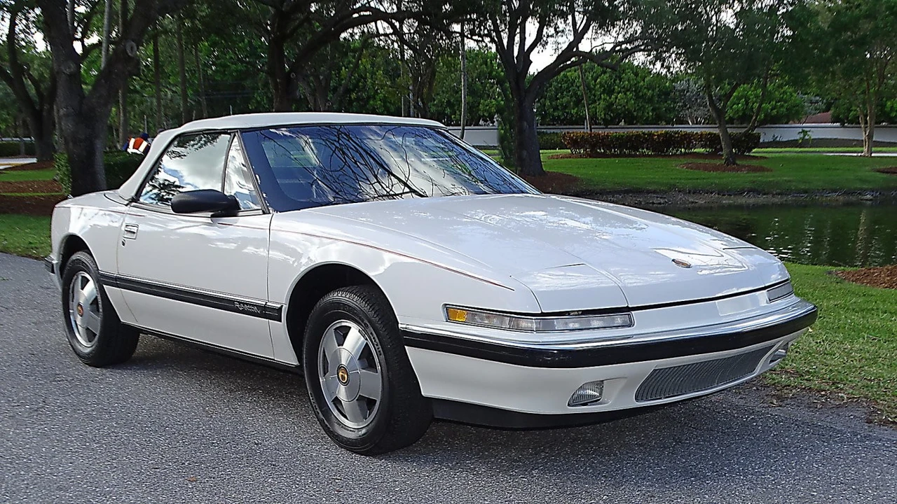 1990 Buick Reatta - Image 9 of 24