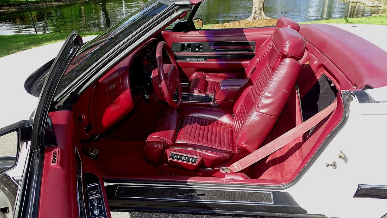 1990 Buick Reatta - Image 14 of 24