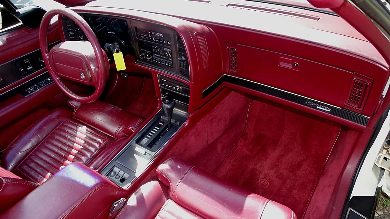 1990 Buick Reatta - Image 18 of 24