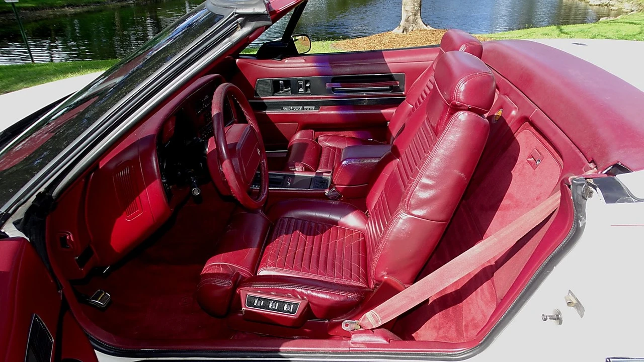 1990 Buick Reatta - Image 15 of 24