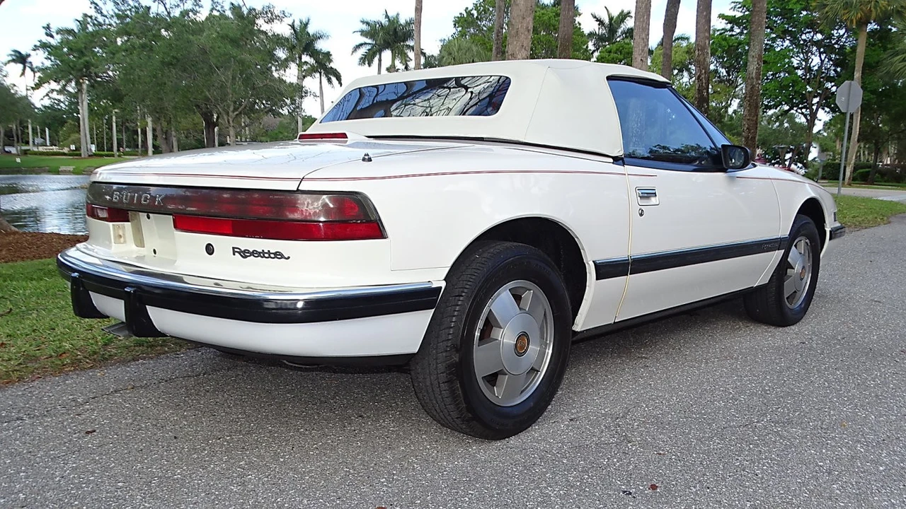 1990 Buick Reatta - Image 5 of 24