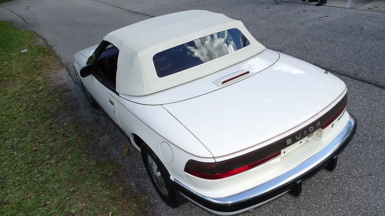 1990 Buick Reatta - Image 7 of 24