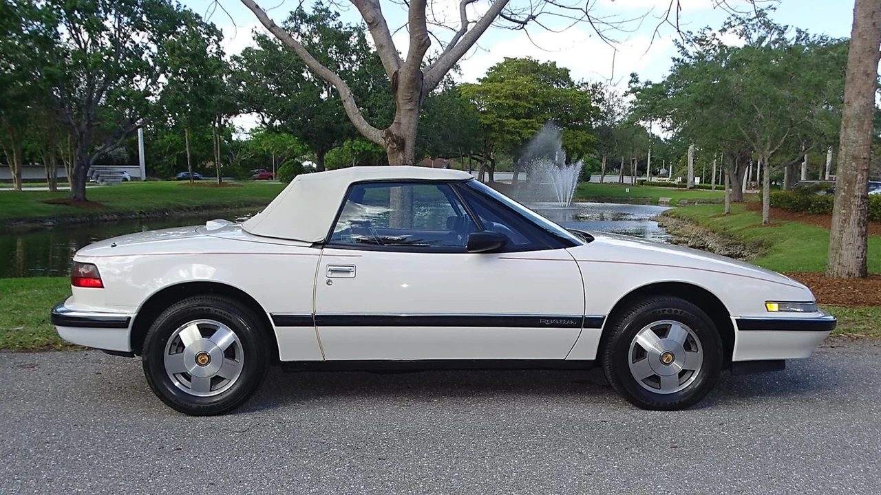 1990 Buick Reatta - Image 3 of 24