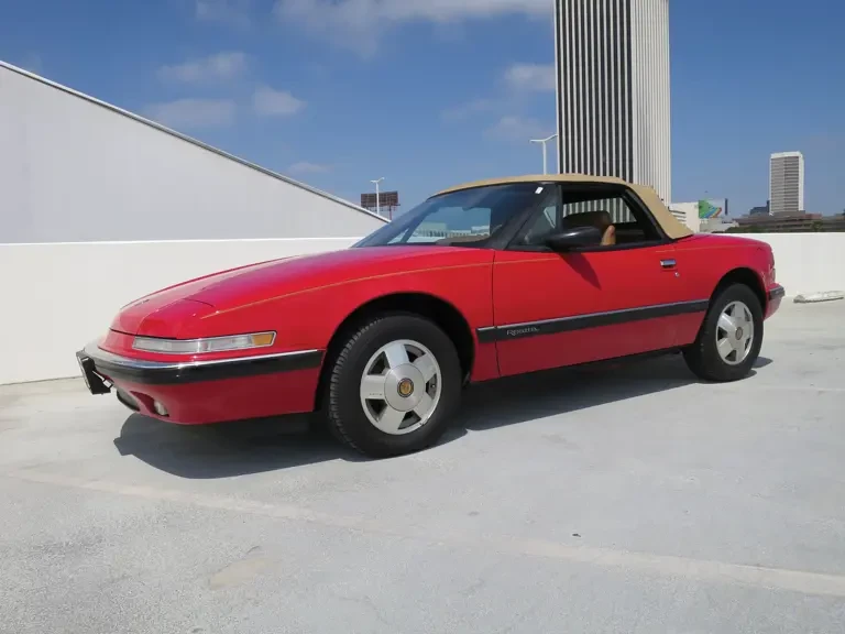 1990 Buick Reatta - Image 2 of 2