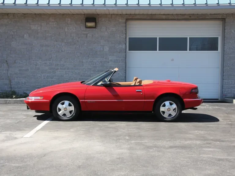 1990 Buick Reatta - Image 2 of 2