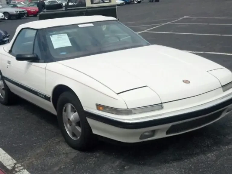1990 Buick Reatta - Image 2 of 2