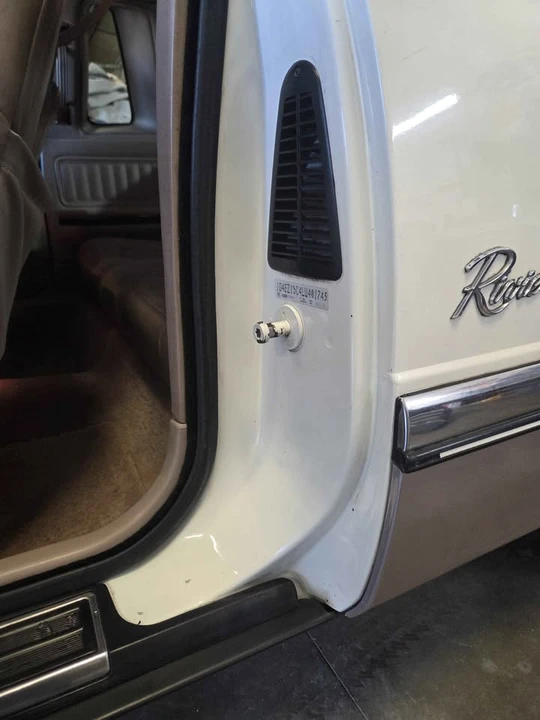 1990 Buick Riviera 4th-7th Gen - Image 10 of 12
