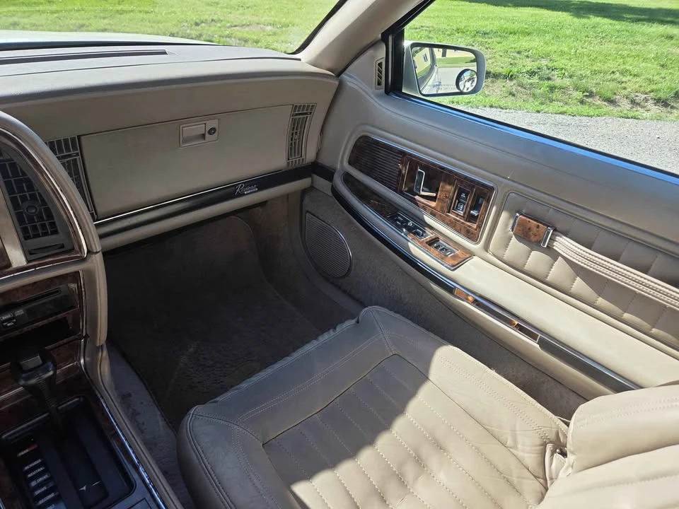 1990 Buick Riviera 4th-7th Gen - Image 9 of 12