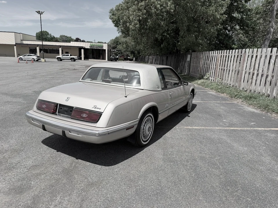 1990 Buick Riviera 4th-7th Gen - Image 14 of 23
