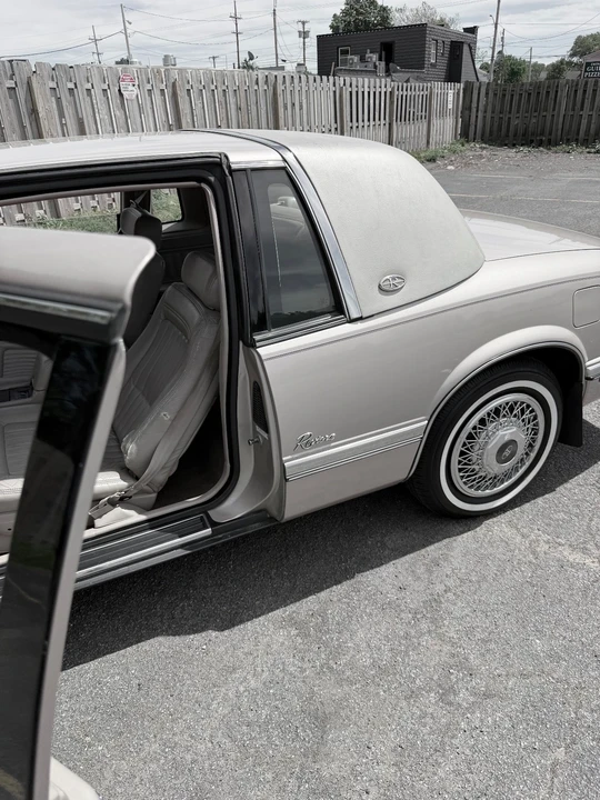 1990 Buick Riviera 4th-7th Gen - Image 17 of 23