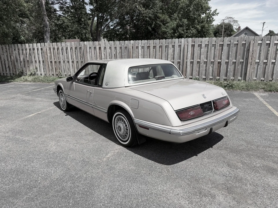 1990 Buick Riviera 4th-7th Gen - Image 9 of 23