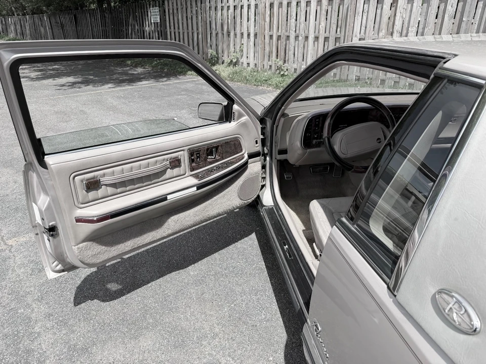 1990 Buick Riviera 4th-7th Gen - Image 18 of 23